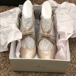 Literally like new! Neutral low heels, bow detail